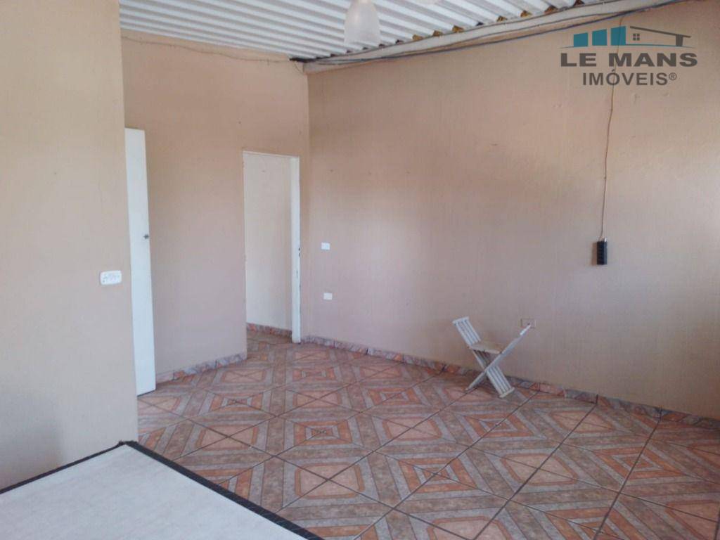 Casa à venda com 2 quartos, 80m² - Foto 1