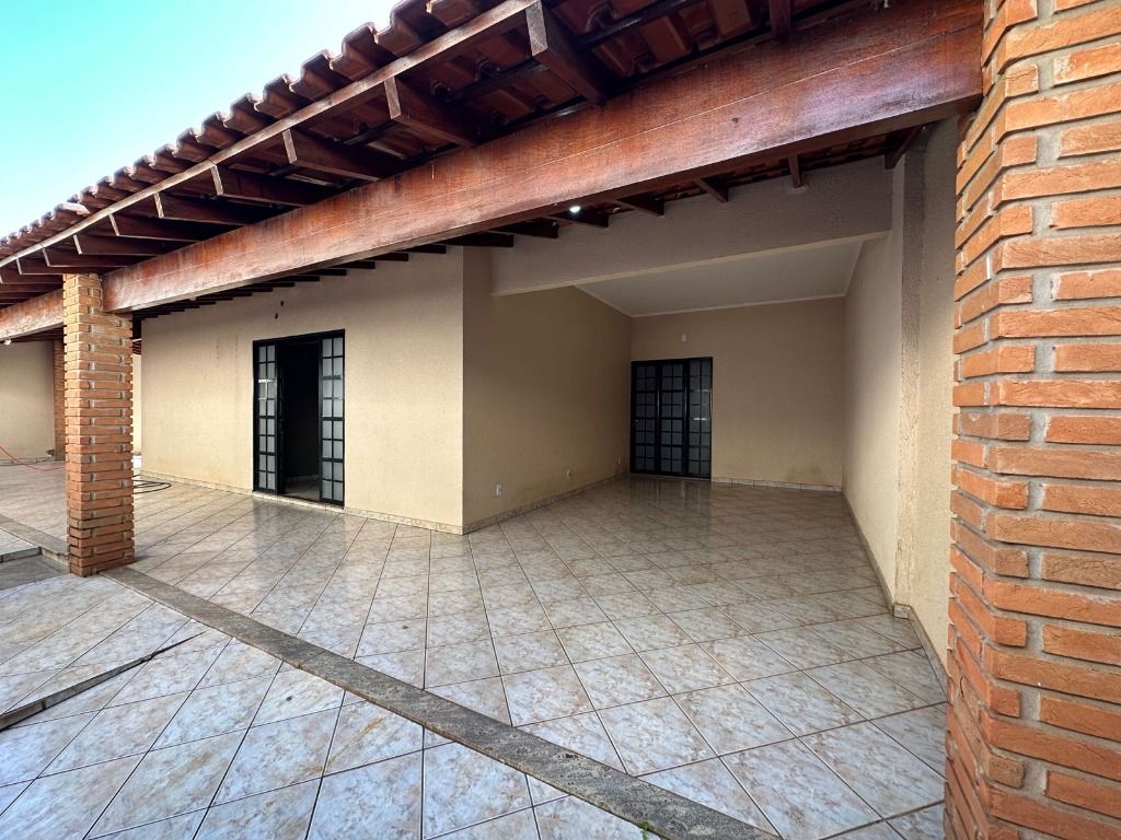 Casa à venda com 3 quartos, 373m² - Foto 1