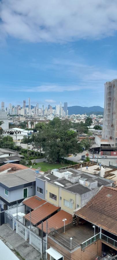 Apartamento para alugar com 2 quartos, 75m² - Foto 1