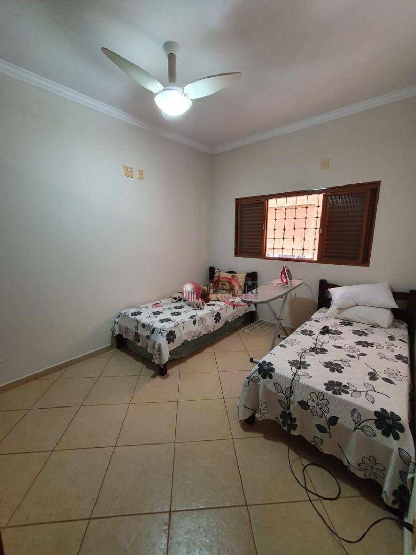 Casa à venda com 3 quartos, 300m² - Foto 26