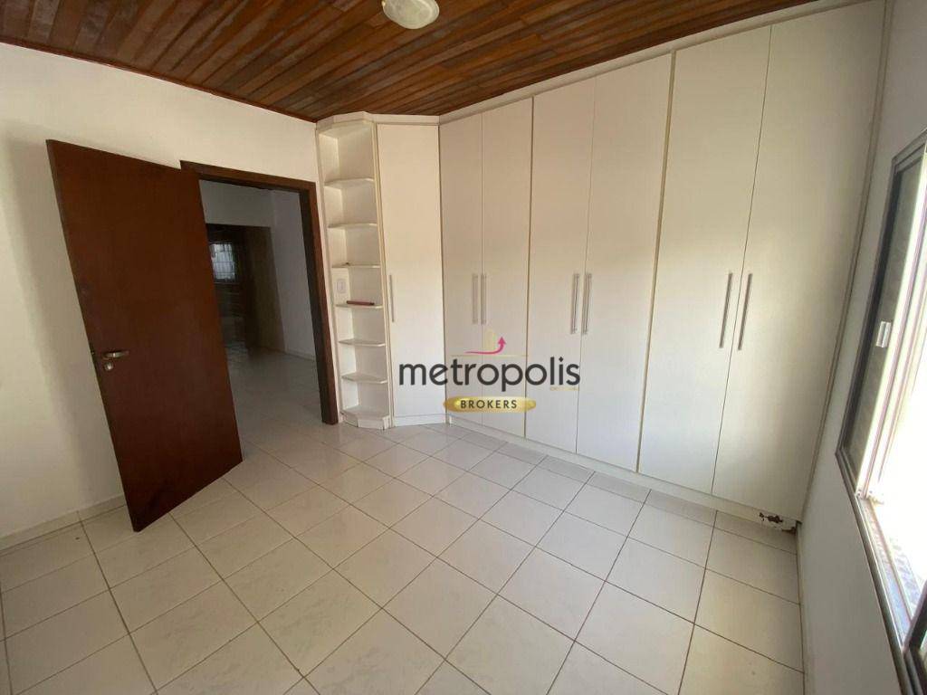 Casa para alugar com 3 quartos, 200m² - Foto 12