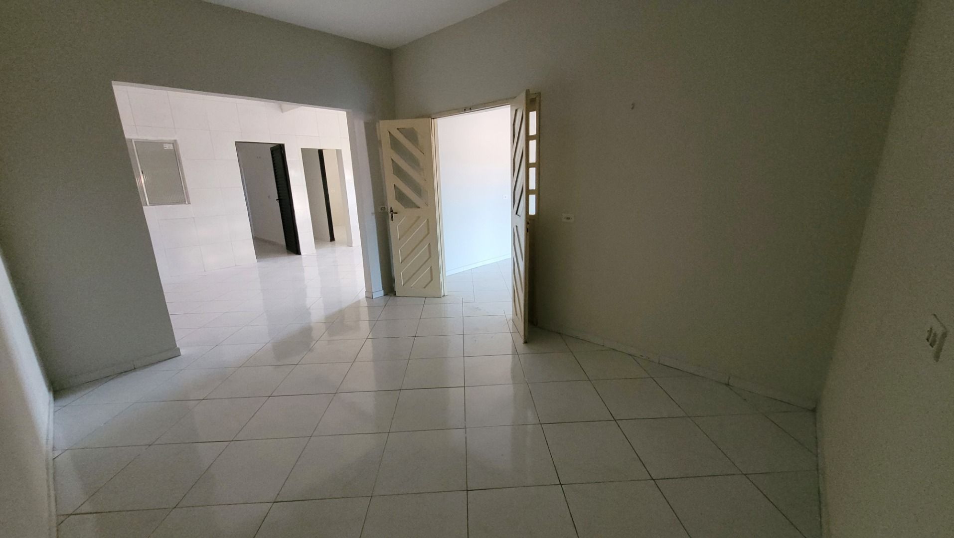 Casa para alugar com 4 quartos, 201m² - Foto 4