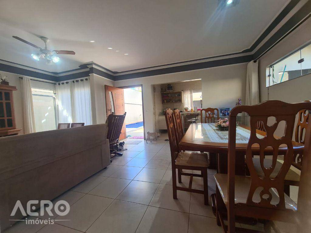 Casa à venda com 3 quartos, 310m² - Foto 14