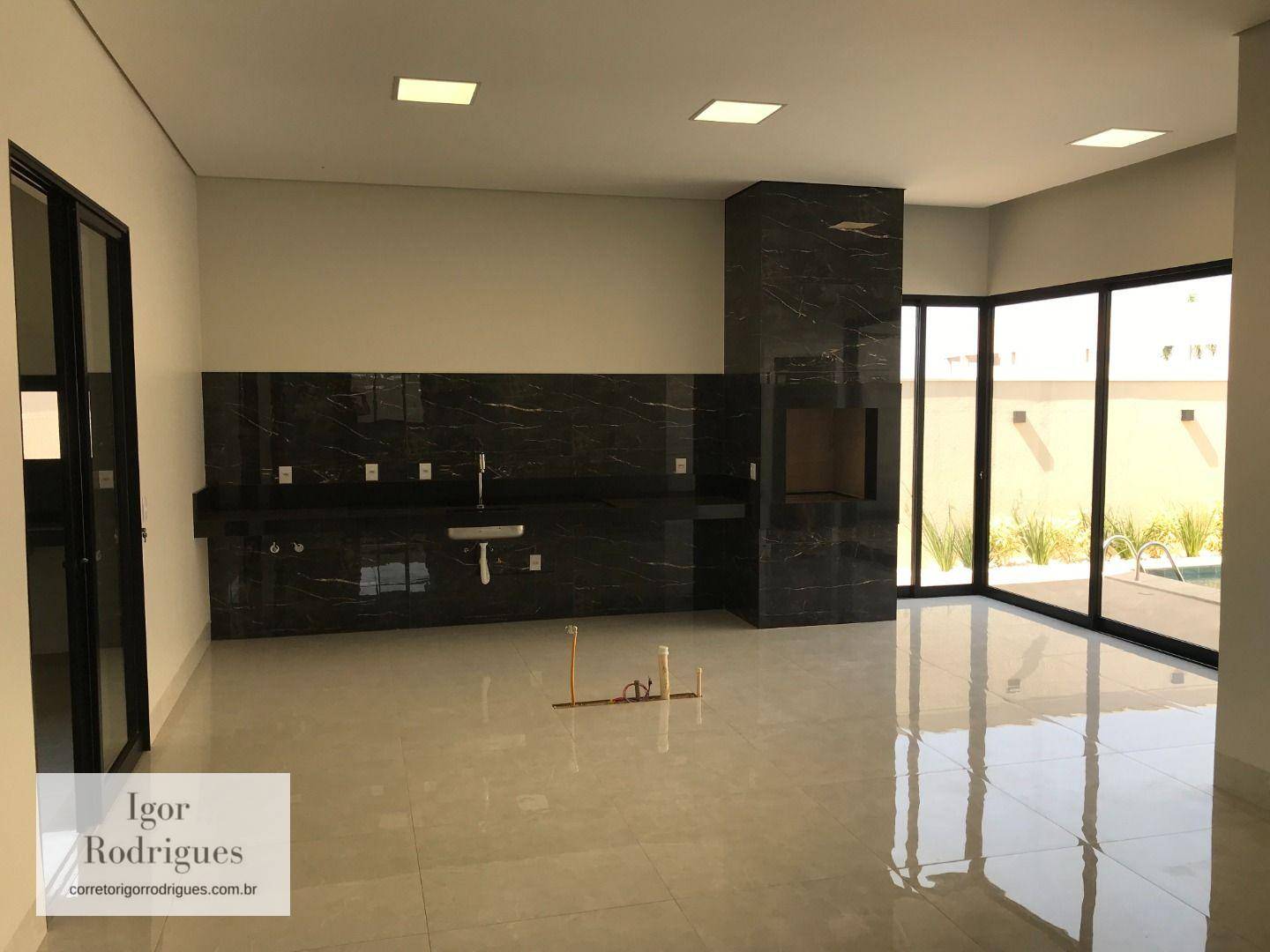 Casa à venda com 4 quartos, 270m² - Foto 3