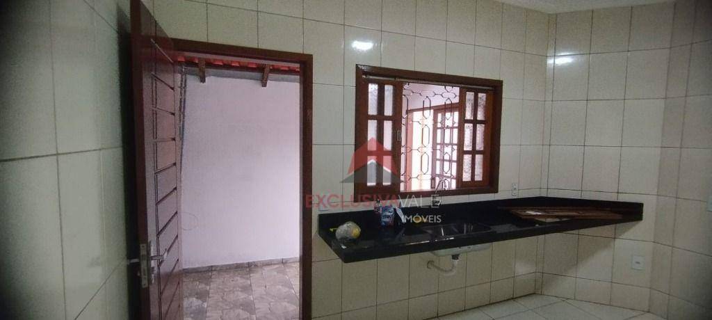 Casa à venda com 2 quartos, 70m² - Foto 5
