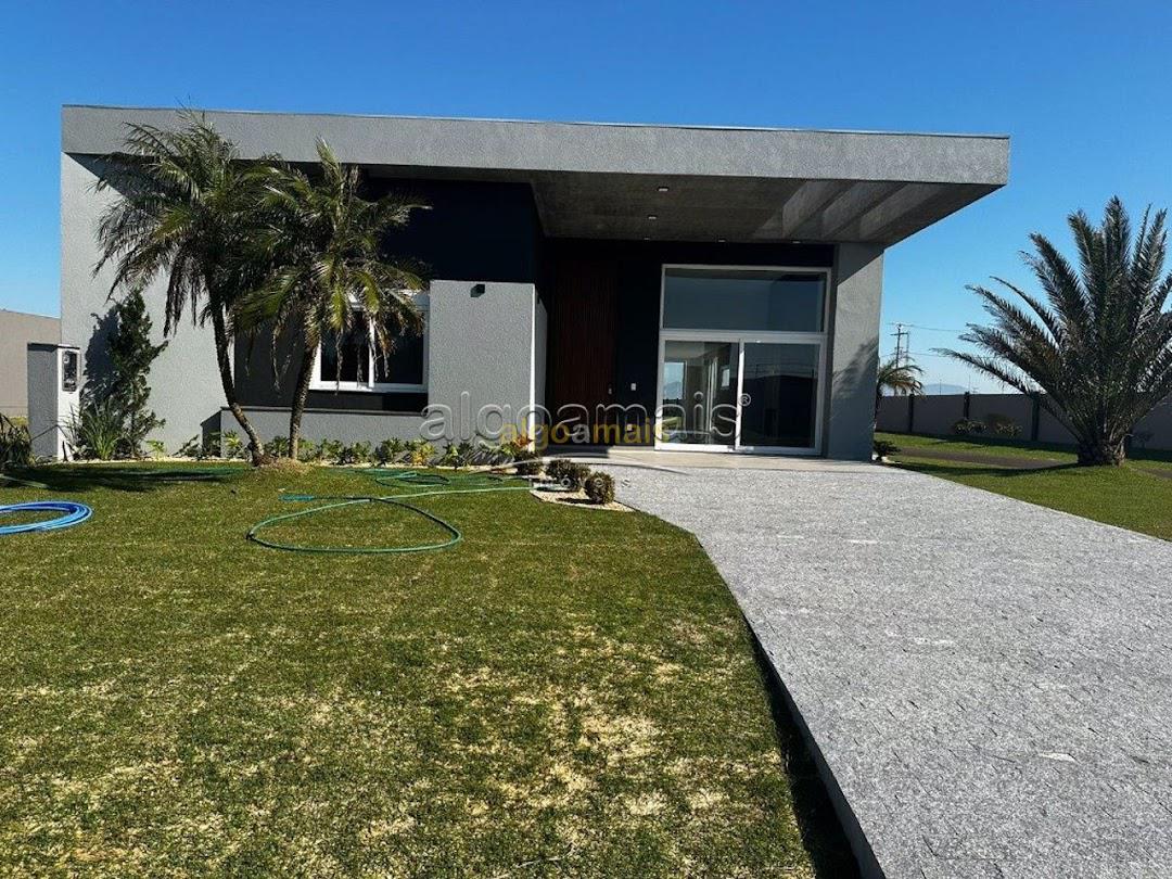 Casa de Condomínio à venda com 4 quartos, 210m² - Foto 2