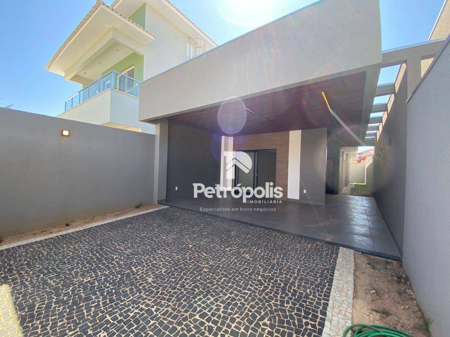 Casa à venda com 3 quartos, 110m² - Foto 1