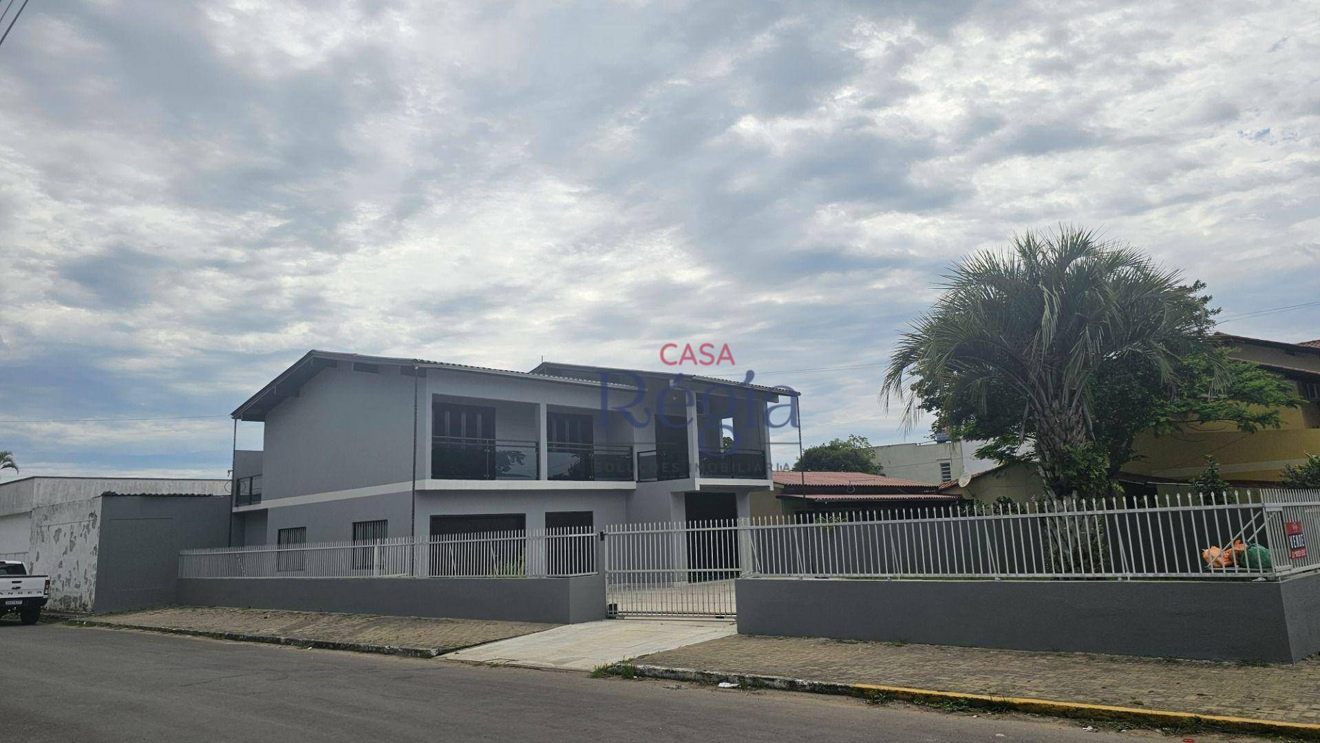 Casa à venda com 5 quartos, 220m² - Foto 7