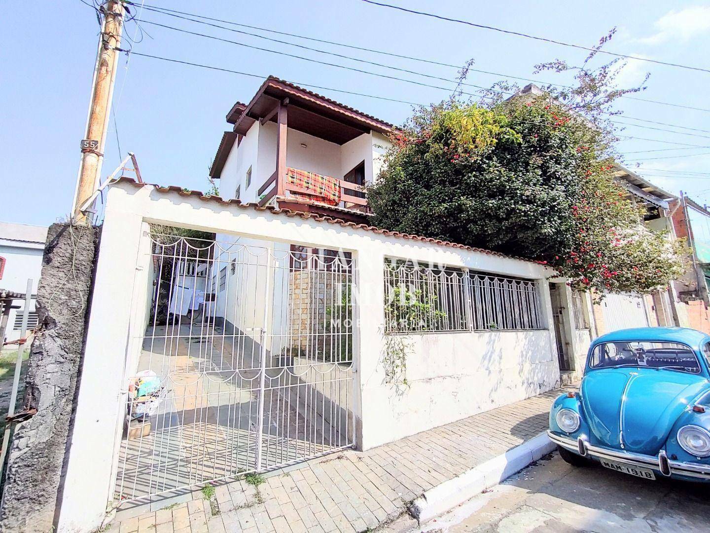 Casa à venda com 5 quartos, 220m² - Foto 1