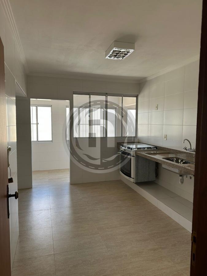 Apartamento à venda com 3 quartos, 147m² - Foto 4