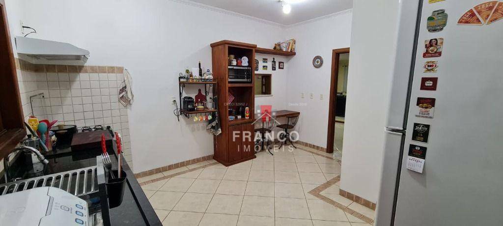 Casa de Condomínio à venda com 4 quartos, 357m² - Foto 18