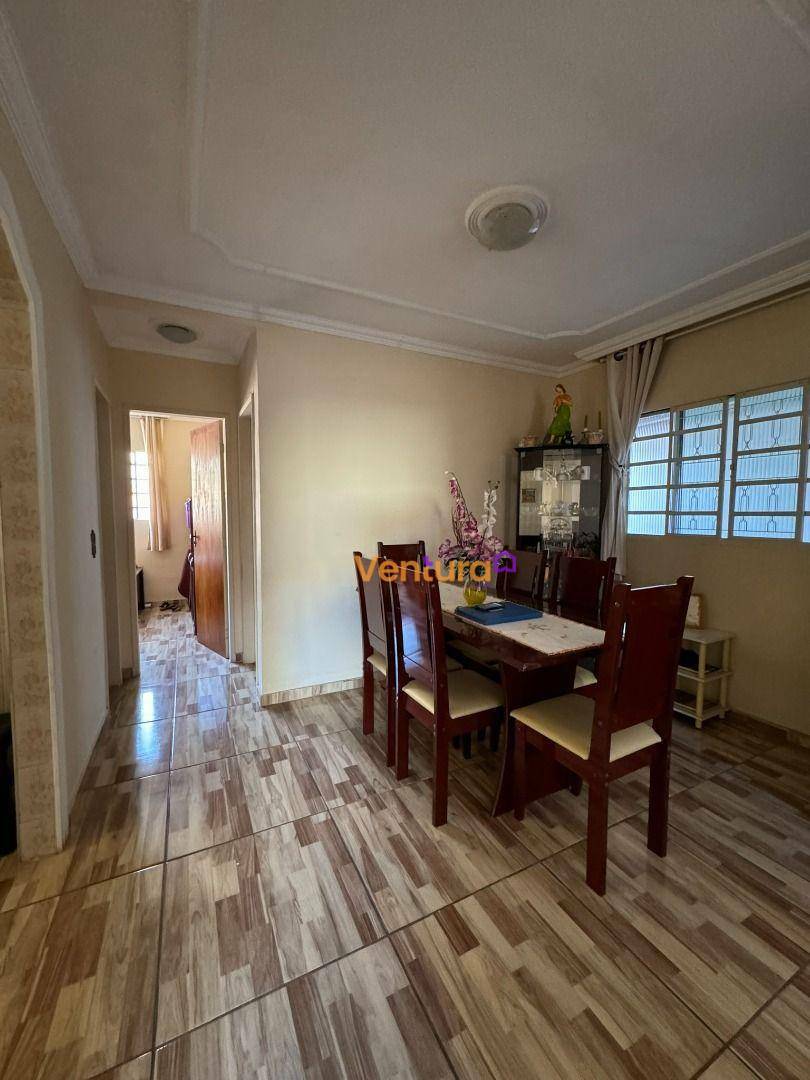 Casa à venda com 3 quartos, 230M2 - Foto 2