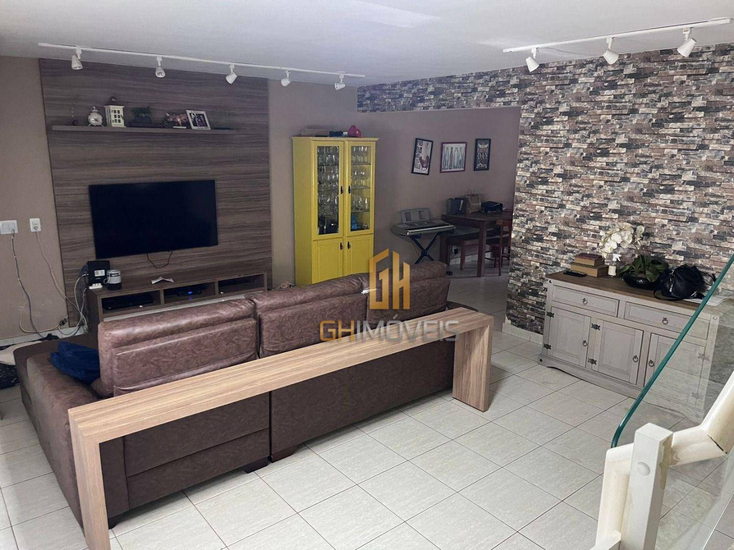 Sobrado à venda com 4 quartos, 195m² - Foto 1