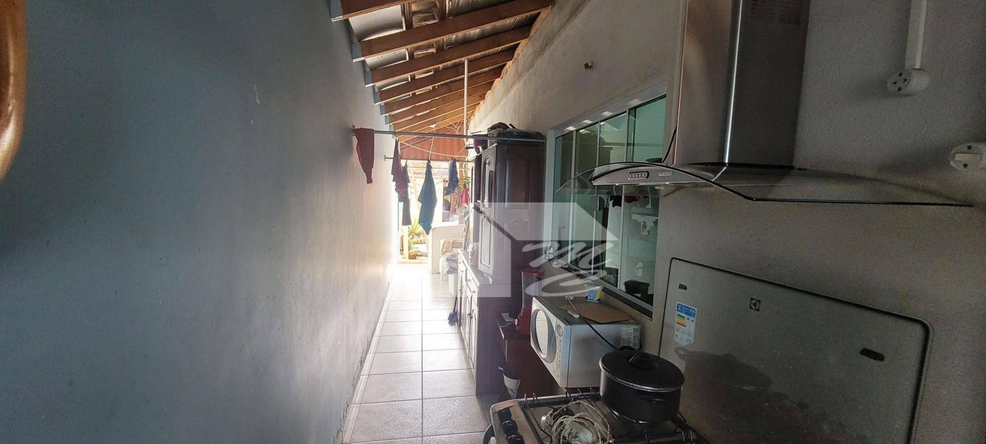 Casa à venda com 2 quartos, 90m² - Foto 3