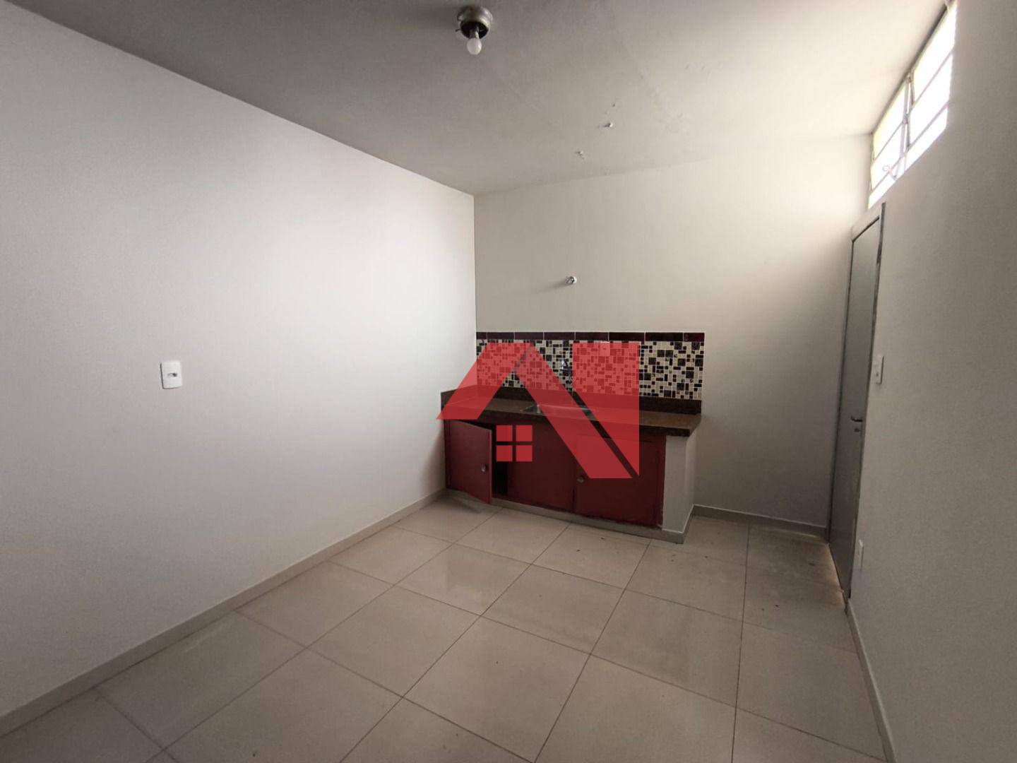Casa para alugar com 2 quartos, 90m² - Foto 4