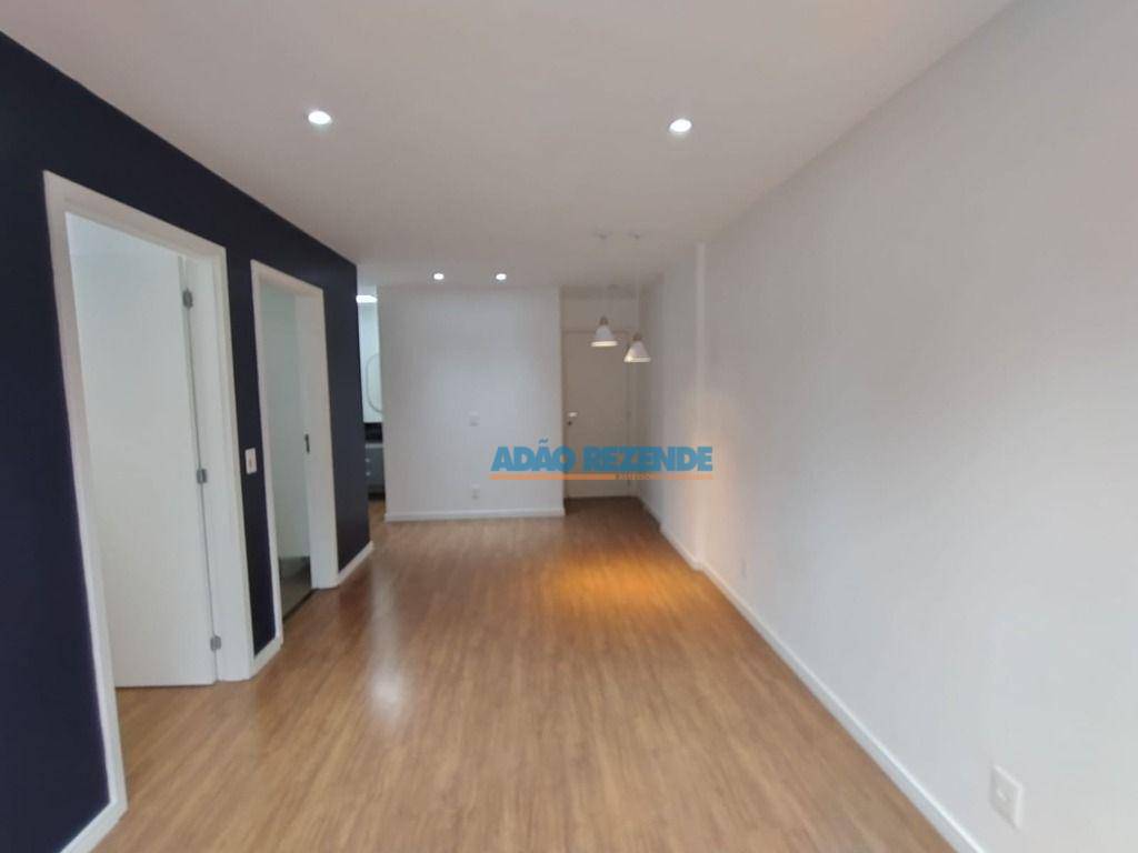 Apartamento à venda com 2 quartos, 62m² - Foto 4