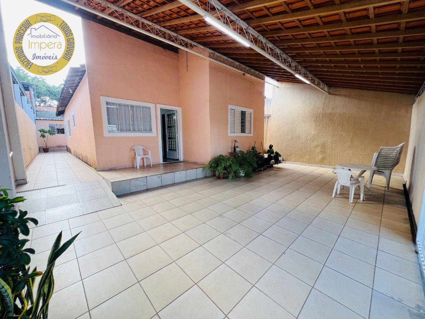 Casa para alugar com 3 quartos, 120m² - Foto 1