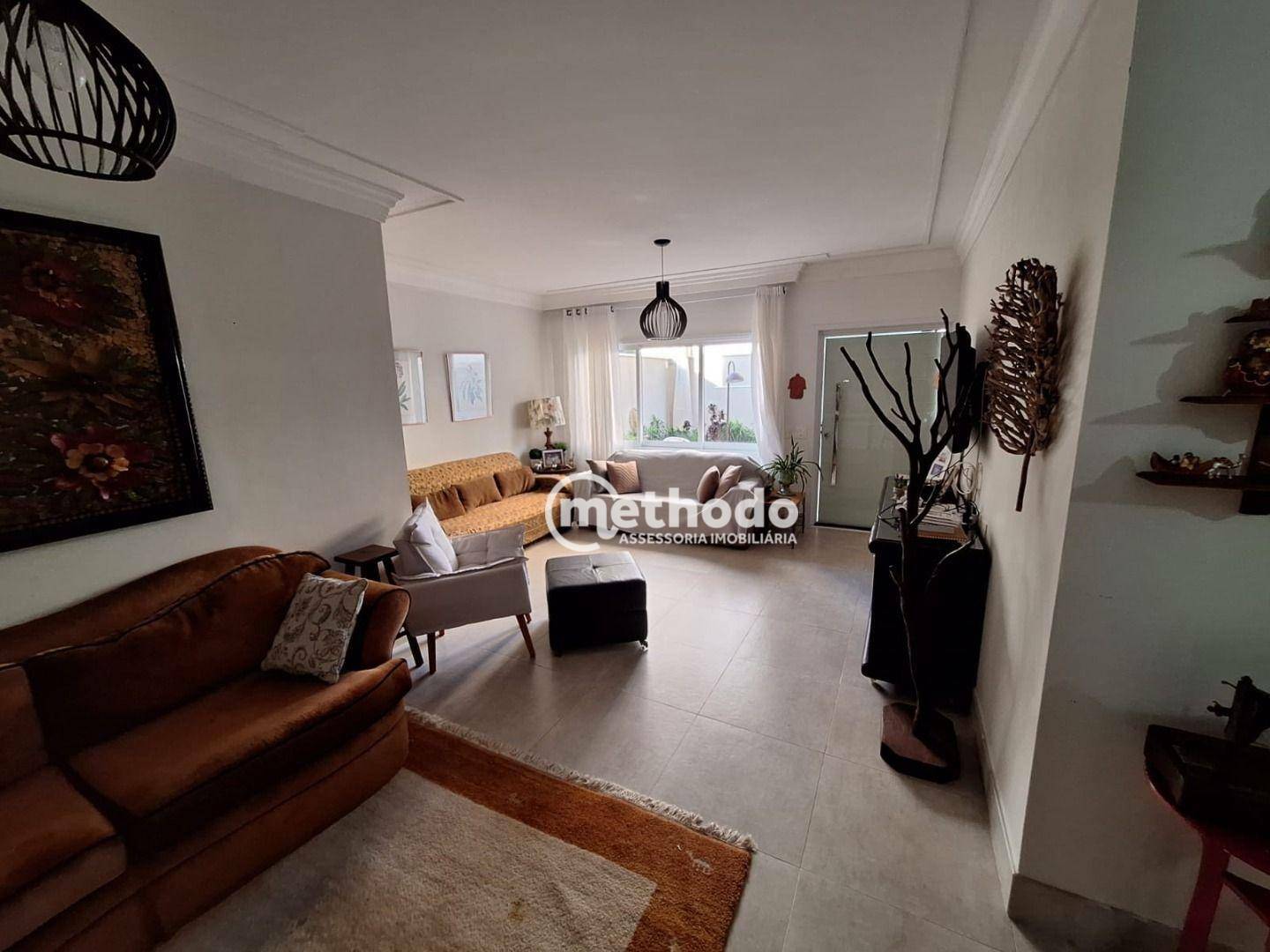 Casa à venda com 4 quartos, 300m² - Foto 2