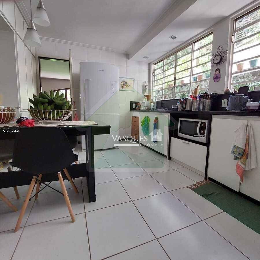 Casa à venda com 3 quartos, 316m² - Foto 16