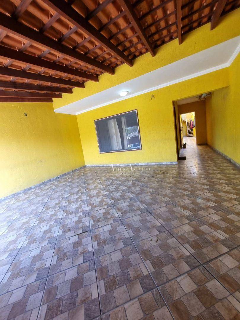 Sobrado à venda com 3 quartos, 230m² - Foto 4