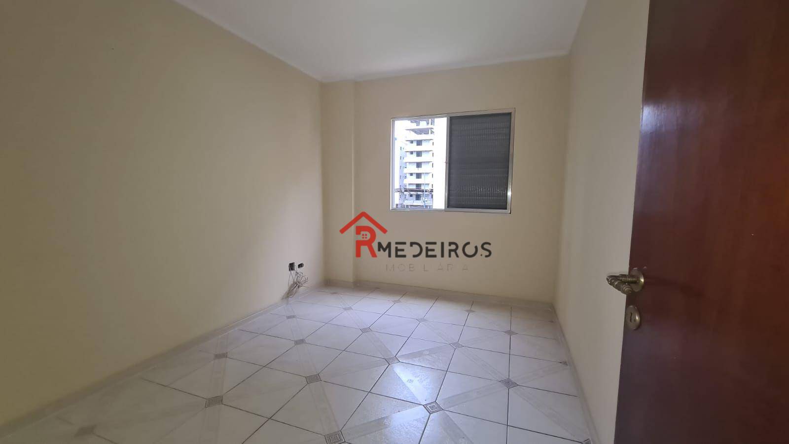 Apartamento à venda com 2 quartos, 90m² - Foto 2