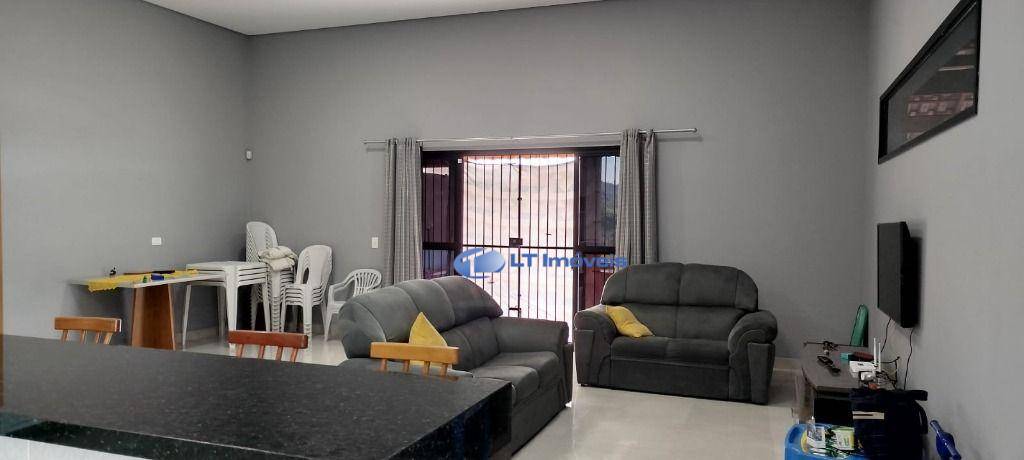 Chácara, 4 quartos, 2600 m² - Foto 2