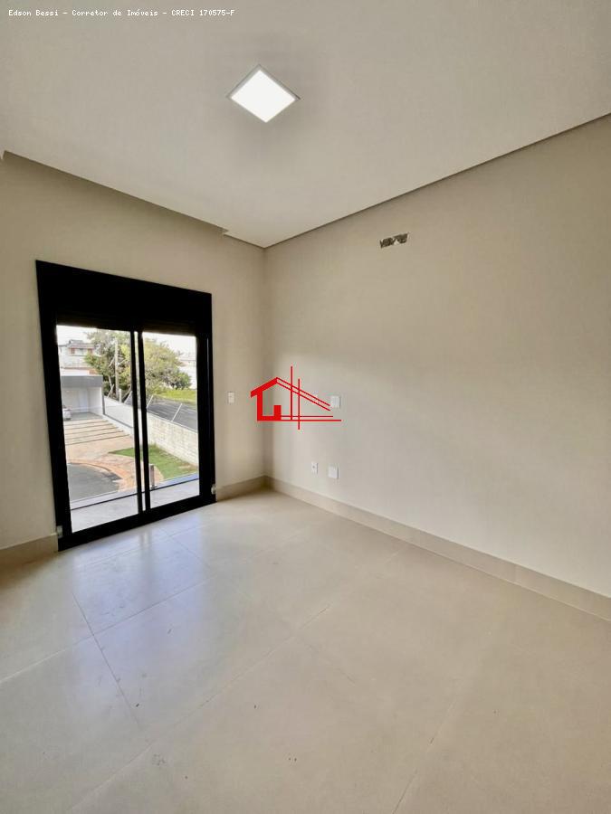 Casa de Condomínio à venda com 4 quartos, 315m² - Foto 30