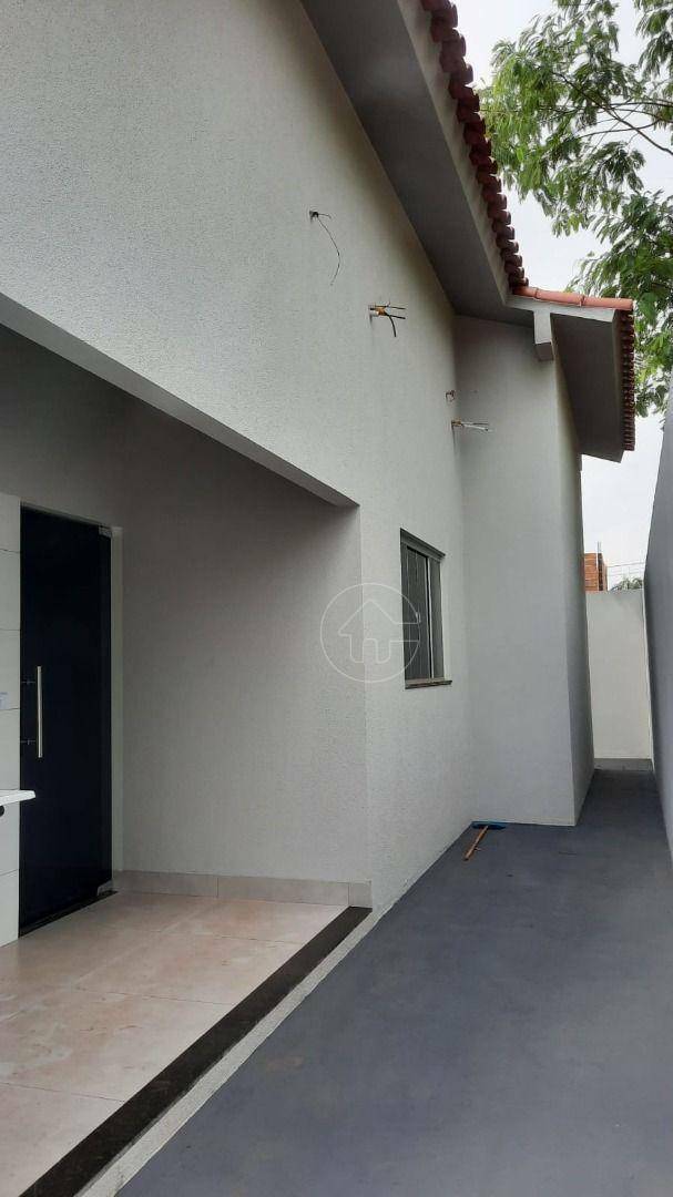 Casa à venda com 3 quartos, 225m² - Foto 3