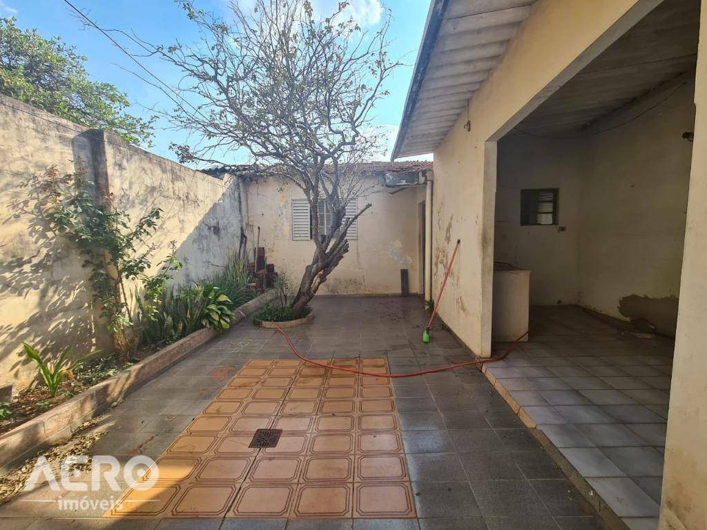 Casa à venda com 3 quartos, 160m² - Foto 1