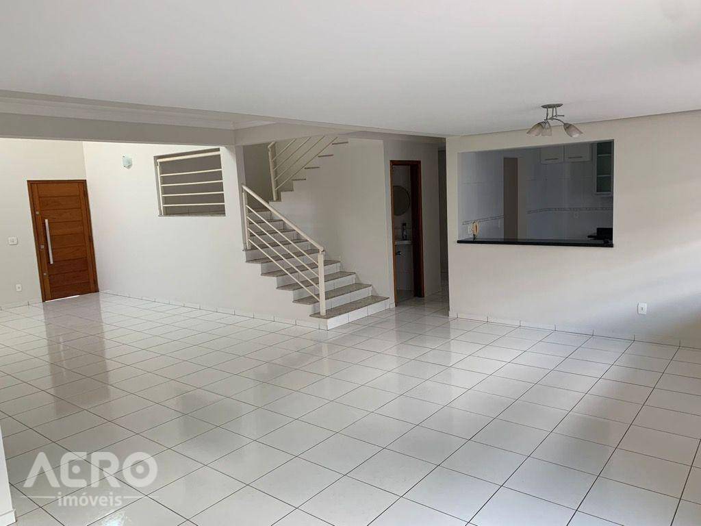 Casa à venda com 4 quartos, 160m² - Foto 2