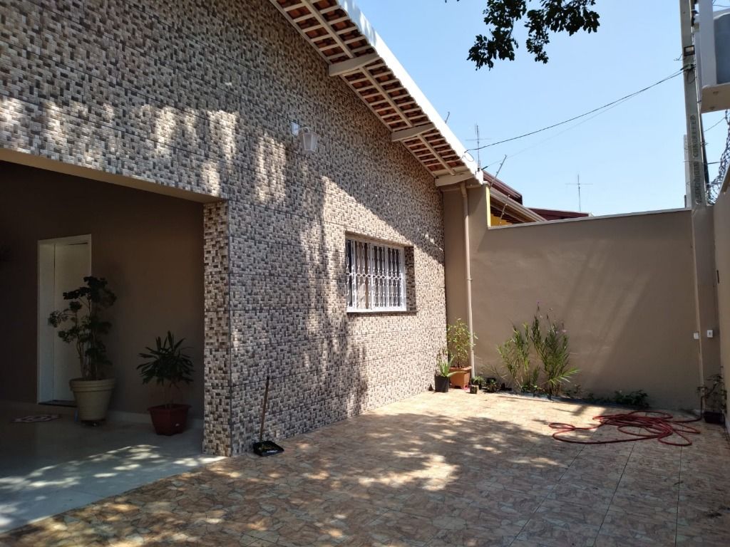 Casa à venda com 3 quartos, 200m² - Foto 1