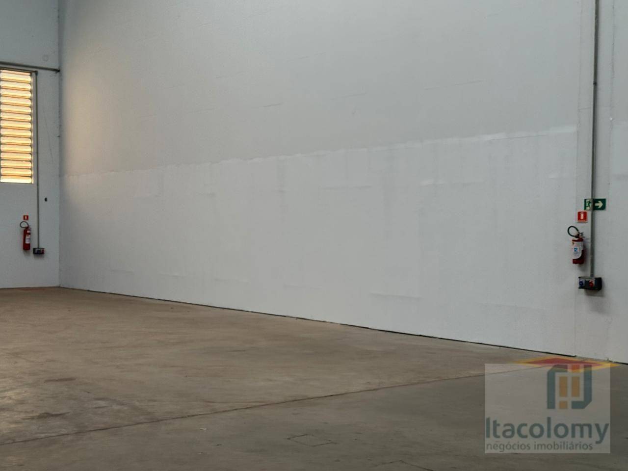Depósito-Galpão-Armazém para alugar, 1100m² - Foto 3