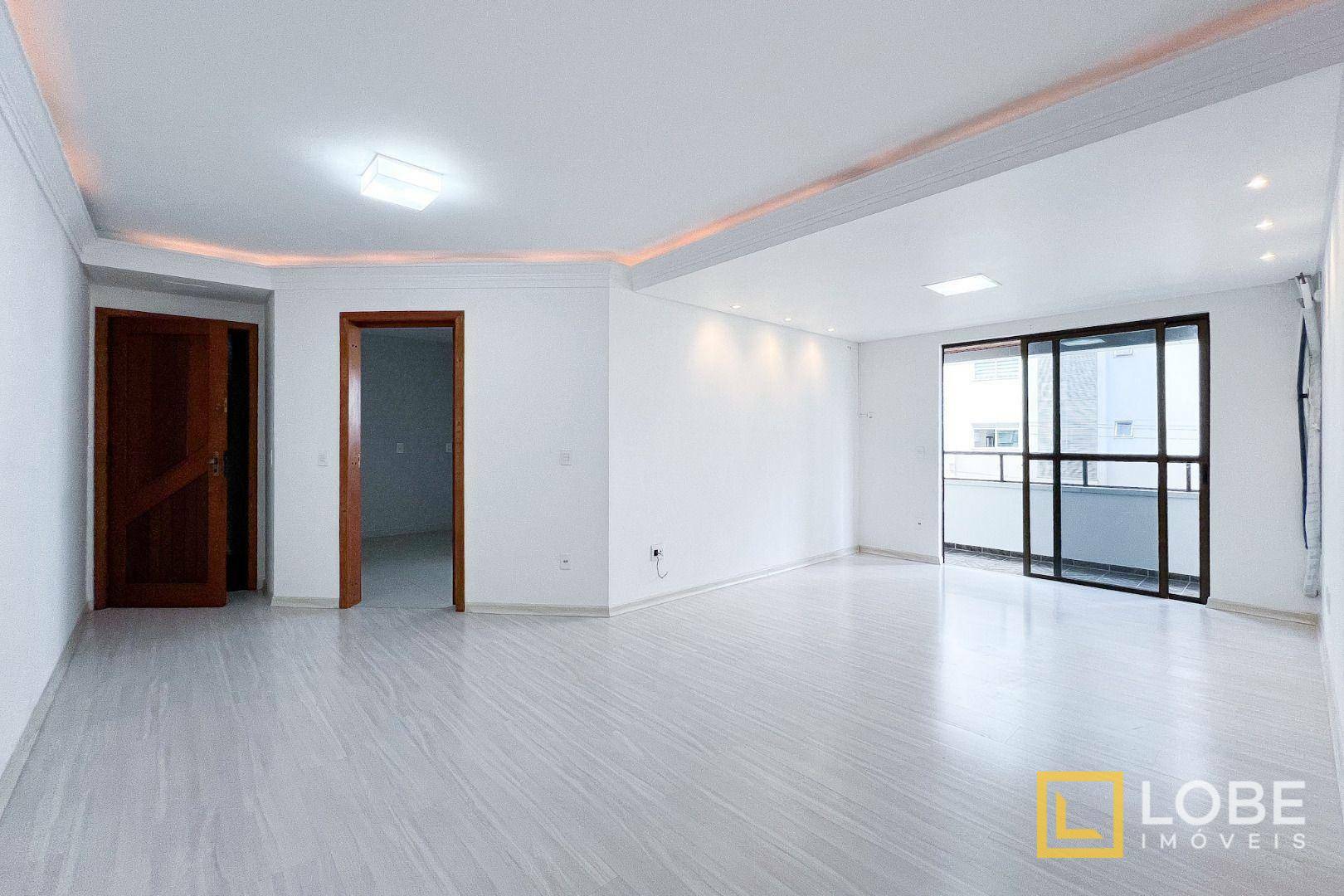 Apartamento à venda com 3 quartos, 120m² - Foto 2