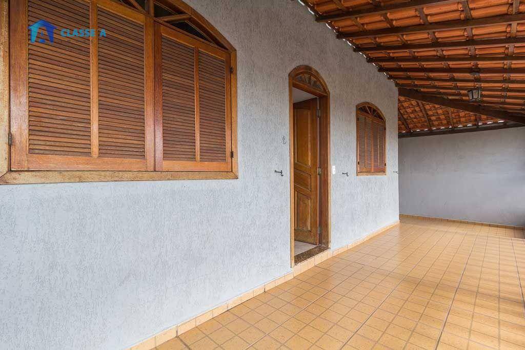 Casa à venda com 4 quartos, 228m² - Foto 5