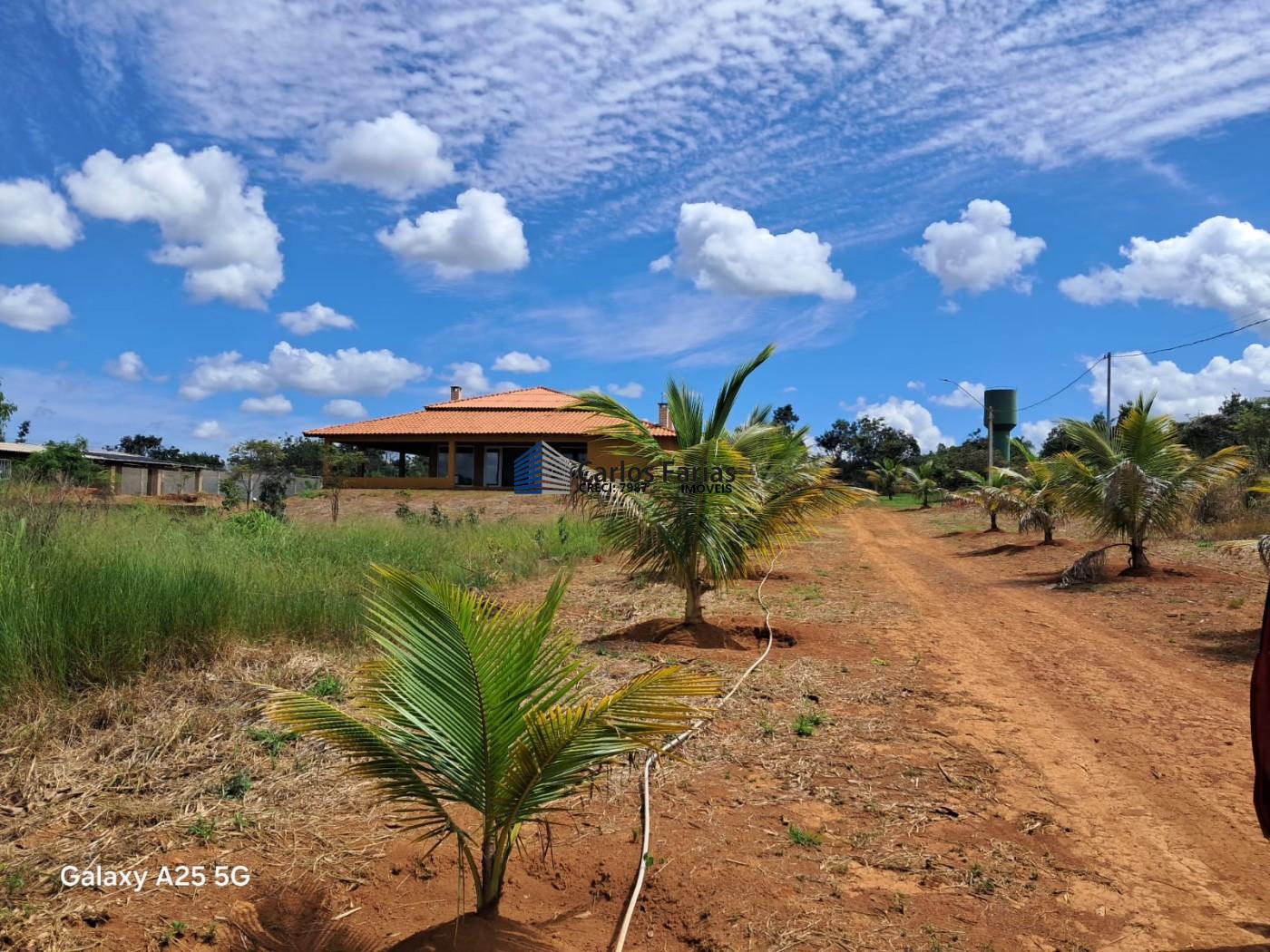 Chácara à venda com 3 quartos, 300m² - Foto 1