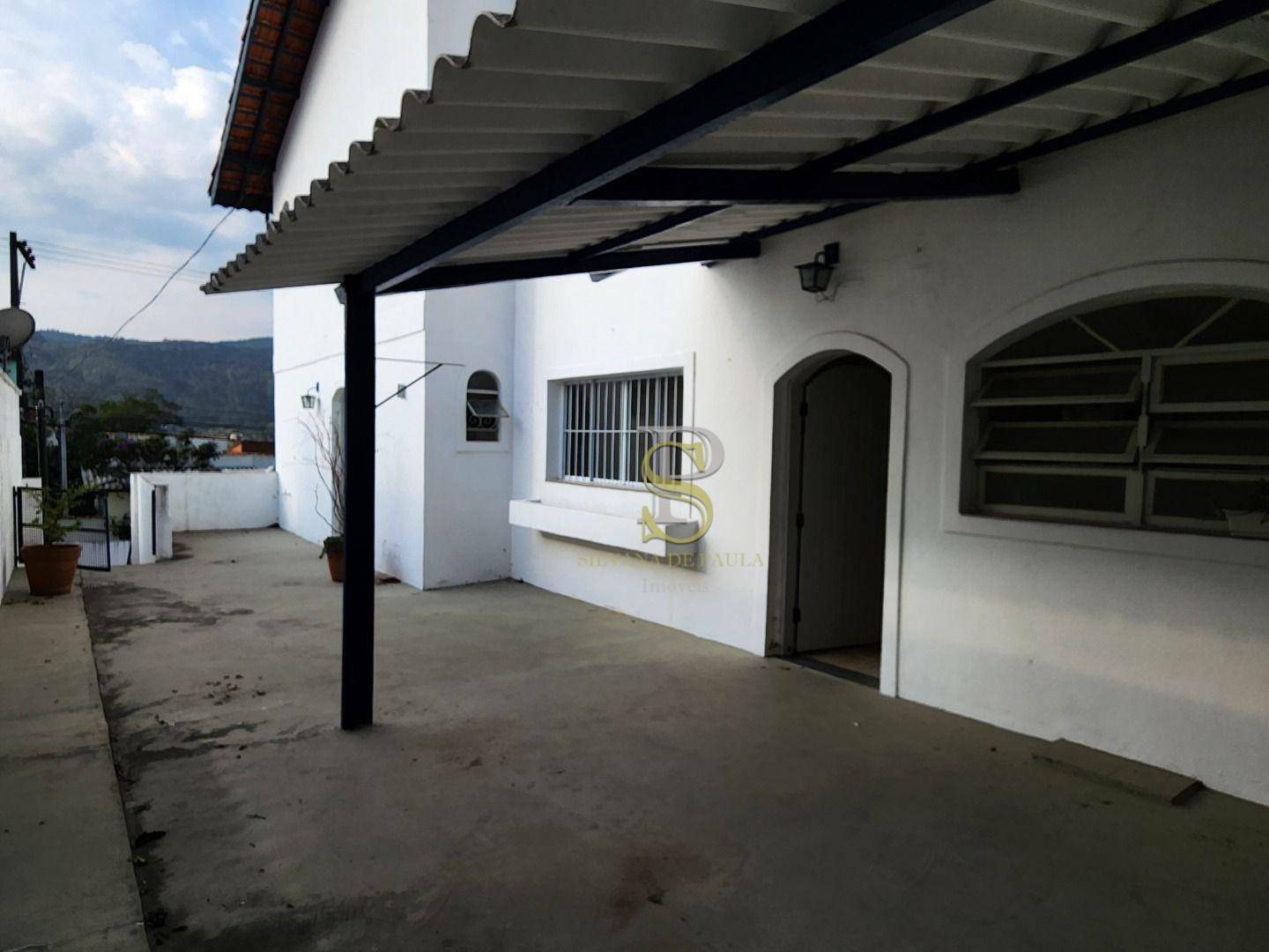 Casa à venda com 3 quartos, 250m² - Foto 4