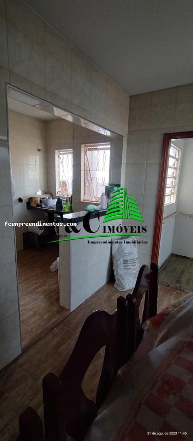 Casa à venda com 5 quartos, 200m² - Foto 23