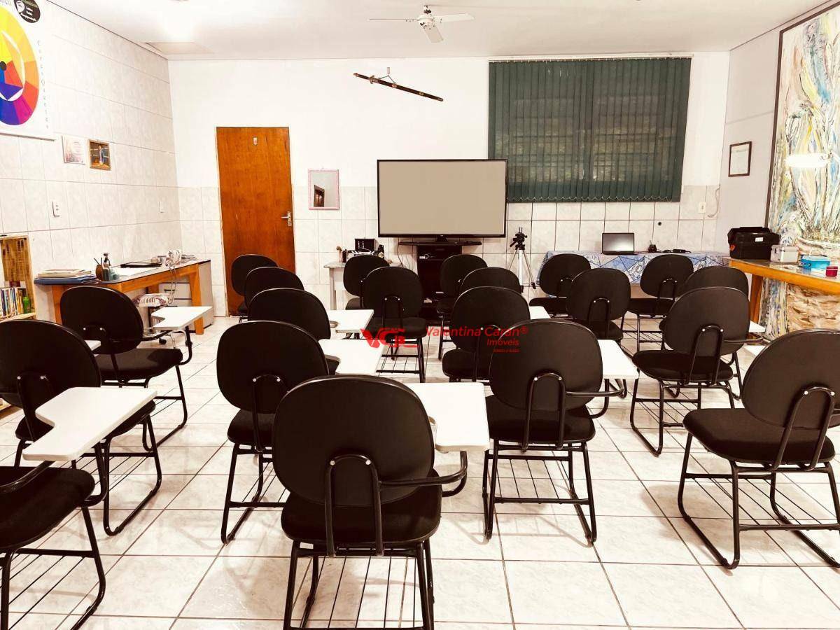 Sobrado, 8 quartos, 500 m² - Foto 2