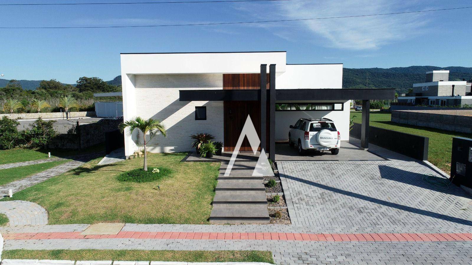 Casa de Condomínio à venda com 3 quartos, 300m² - Foto 1