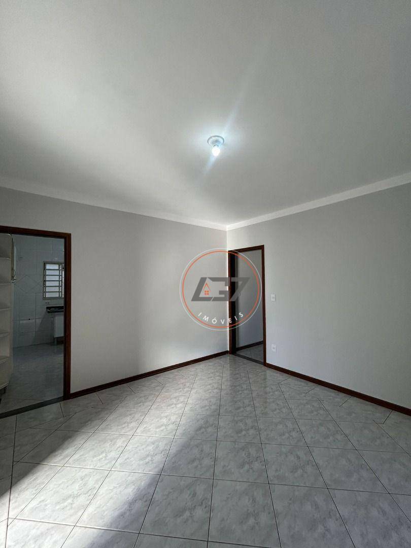 Casa para alugar com 3 quartos, 211m² - Foto 5