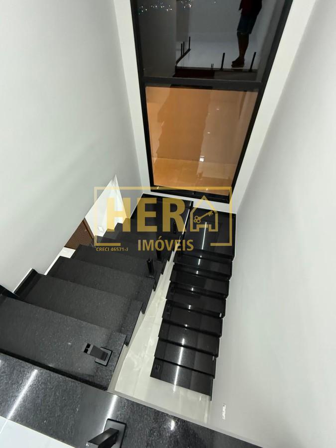 Casa à venda com 3 quartos, 245m² - Foto 2