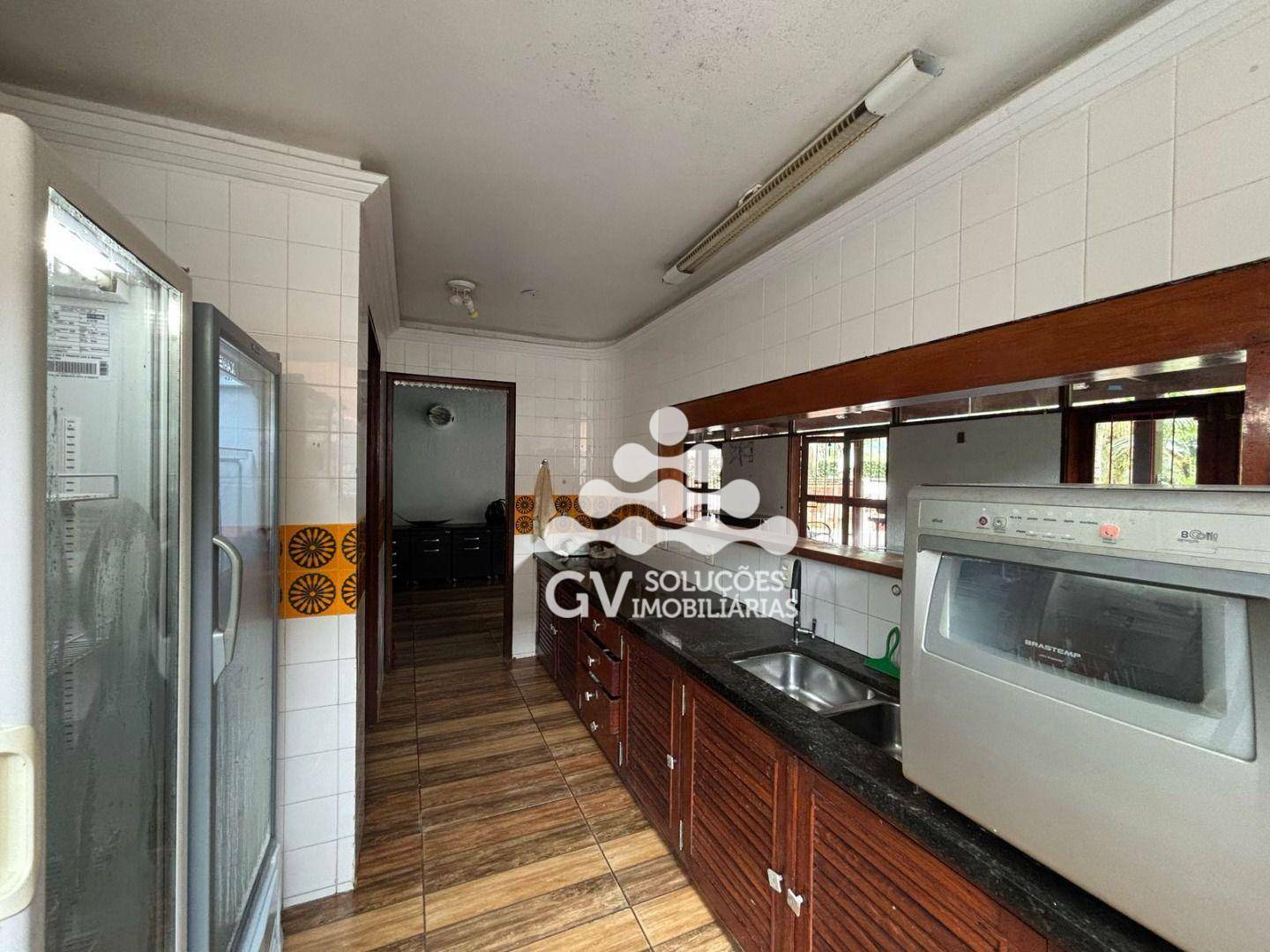 Casa à venda com 7 quartos, 435m² - Foto 2