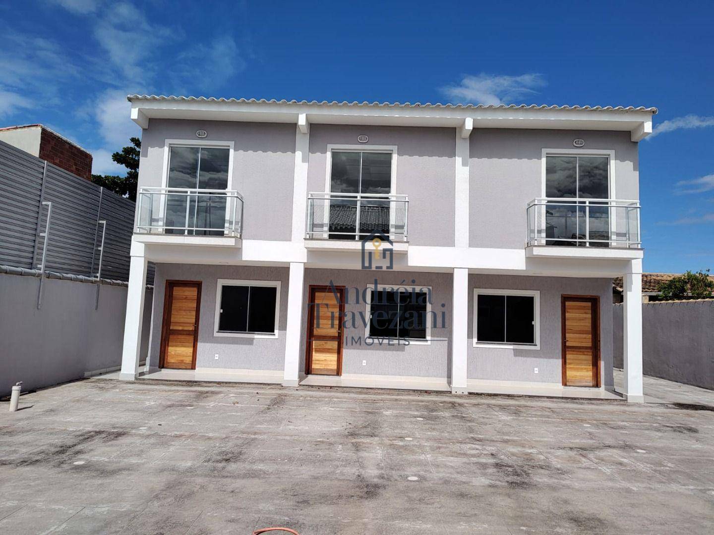 Casa à venda com 2 quartos, 70m² - Foto 1