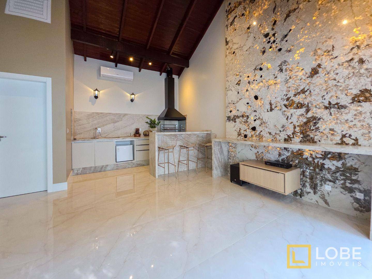 Casa à venda com 3 quartos, 330m² - Foto 4