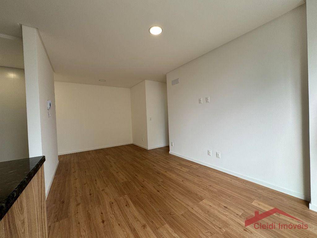 Apartamento para alugar com 2 quartos, 67m² - Foto 4