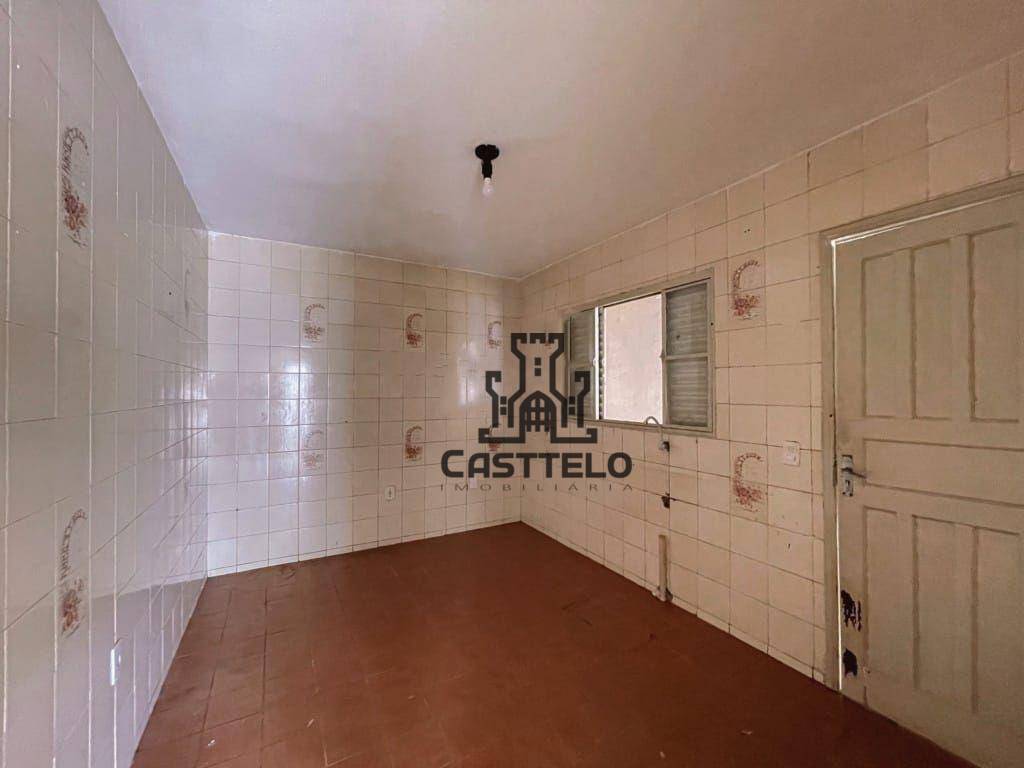 Casa à venda com 3 quartos, 200m² - Foto 3