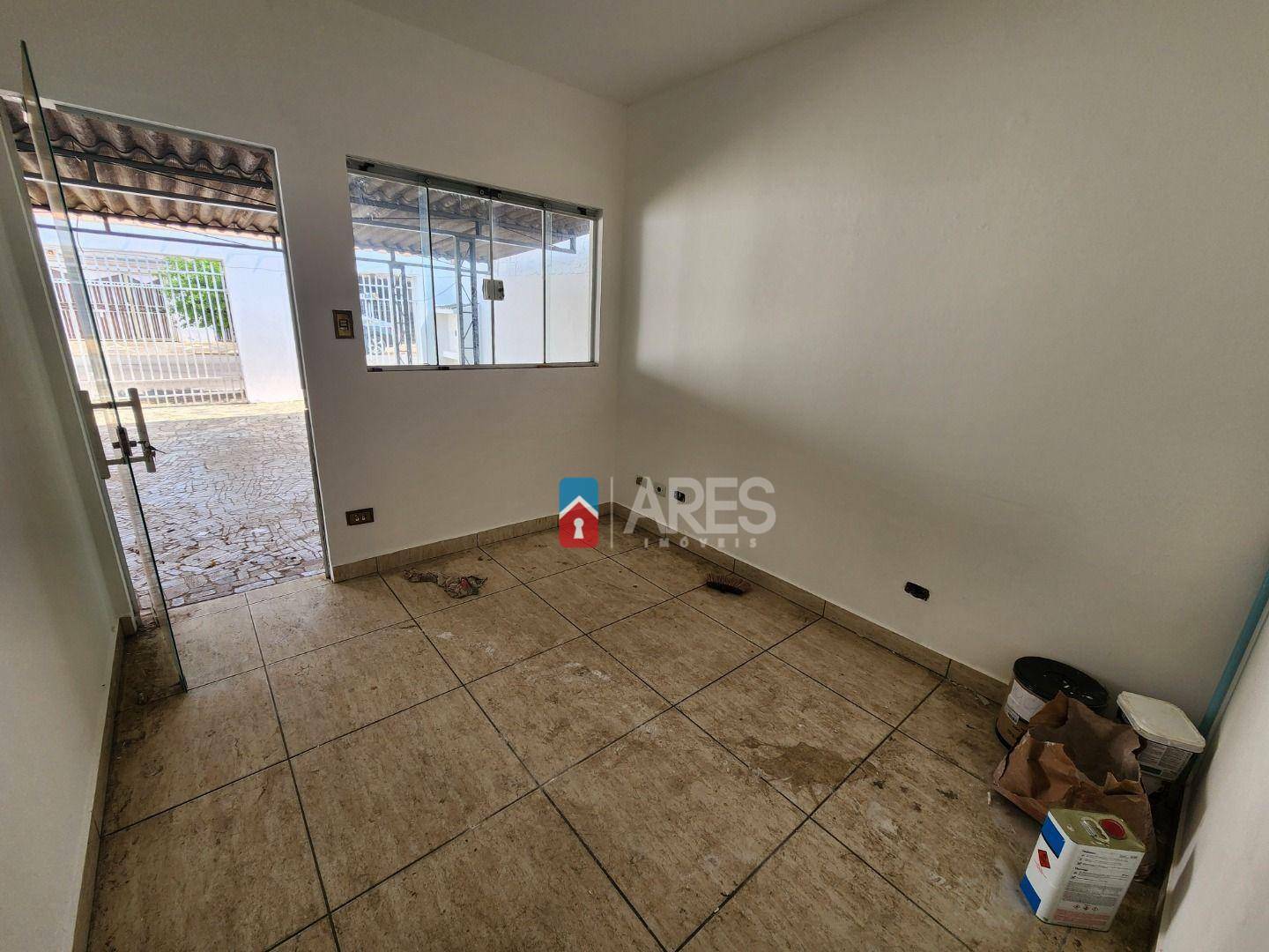 Casa à venda com 3 quartos, 90m² - Foto 2