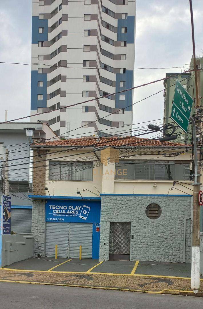 Casa à venda e aluguel com 3 quartos, 226m² - Foto 1