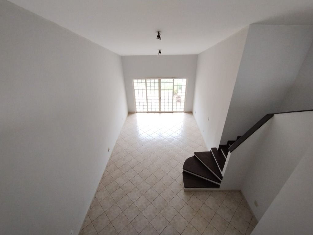 Casa à venda com 3 quartos, 250m² - Foto 25