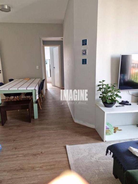 Apartamento à venda com 3 quartos, 70m² - Foto 2